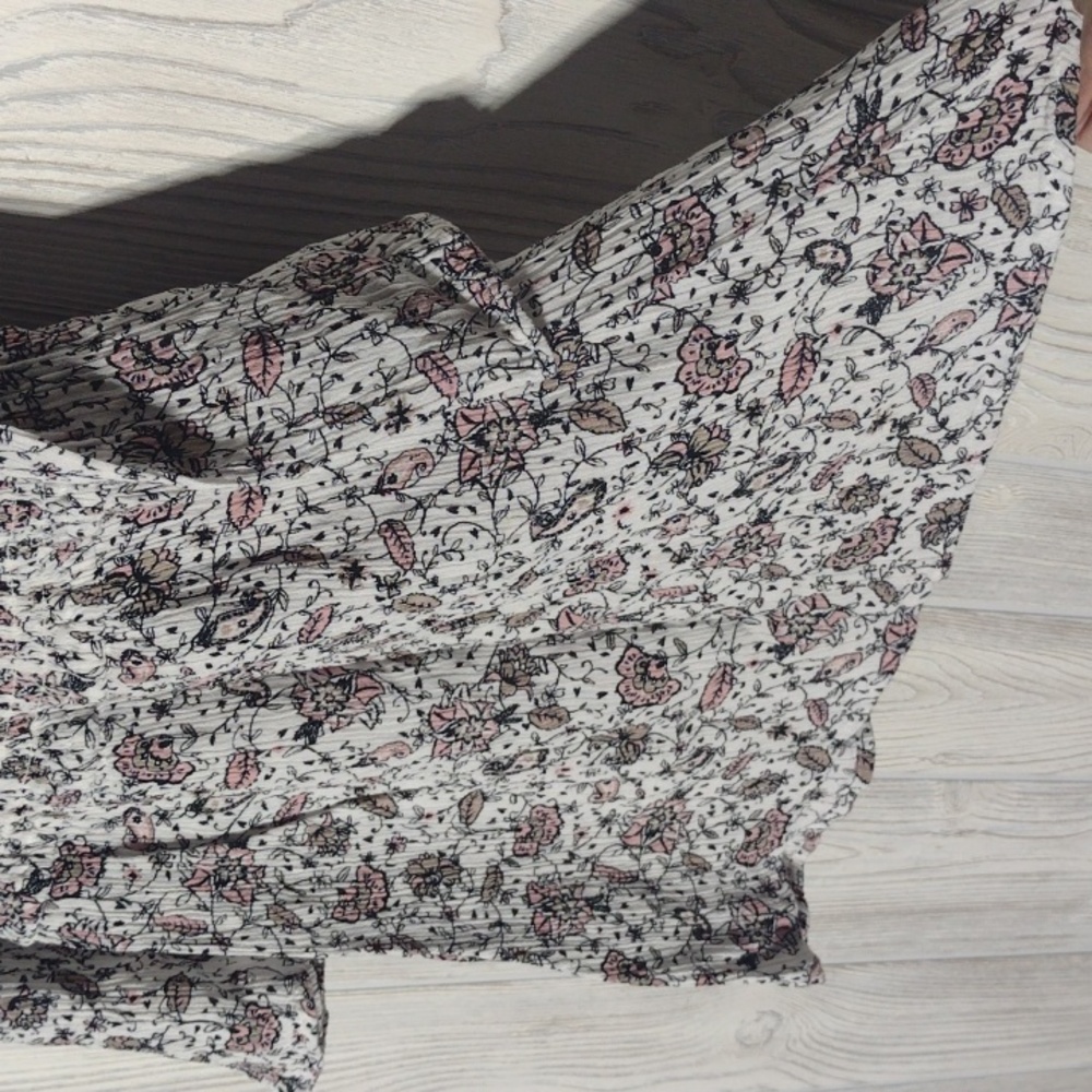 Floral & Paisley Cold Shoulder Top - Picture 5 of 14
